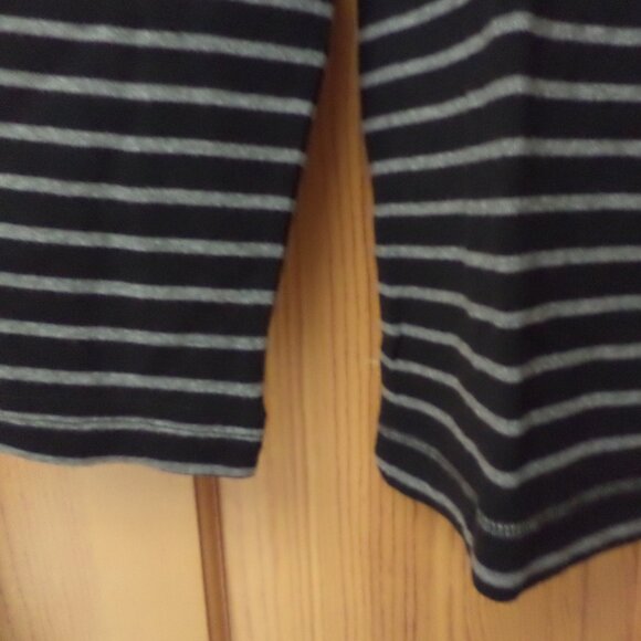 Tommy Bahama T-Shirt Long Sleeves ~Black + Gun Metal Stripes-Size: Large NWT $58 - Picture 9 of 10